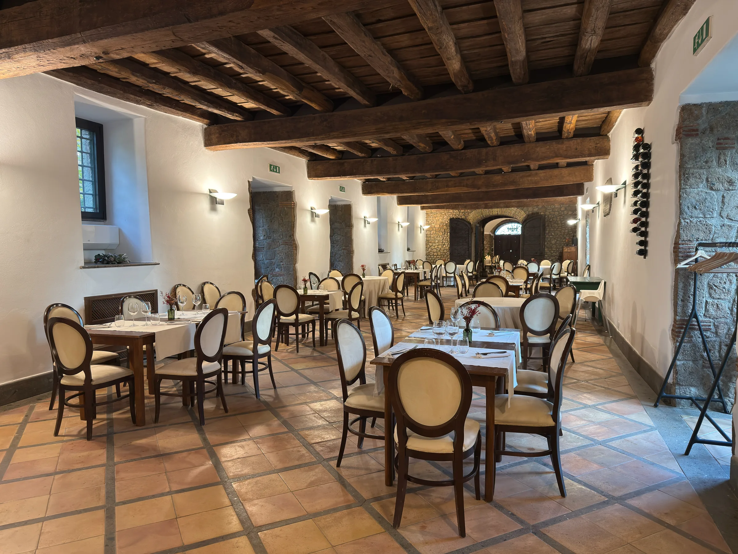 La sala sotto il portico